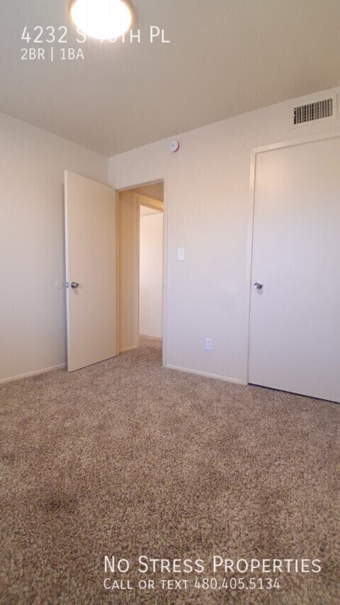 Building Photo - 4232 S 46th Pl