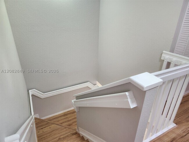 Building Photo - 1525 SE 31st Ct