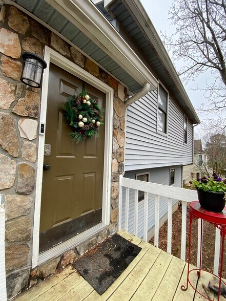 Building Photo - 1095 Mountain Springs Dr NW