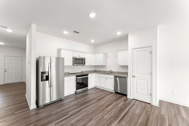 Building Photo - 1520 Vernon Blvd