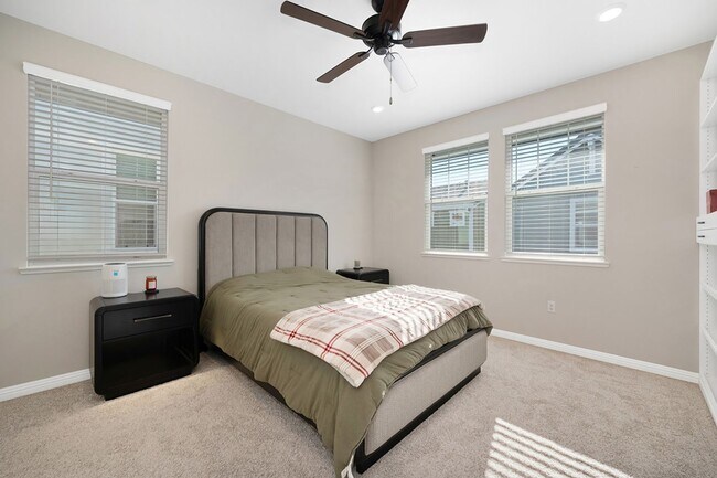 Building Photo - Beautiful 3 Bedroom Home with Updated Finishes & 2-Car Garage!