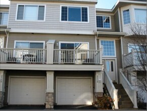 Building Photo - 2 Bedroom / 1.5 BATH Woodbury Townhouse ! ...