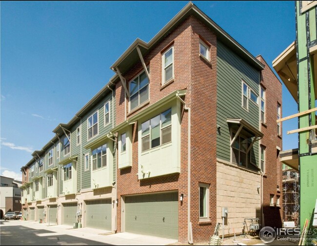 Building Photo - Beautiful 3 bed/3.5 bath Superior Townhome - Available May 4th!
