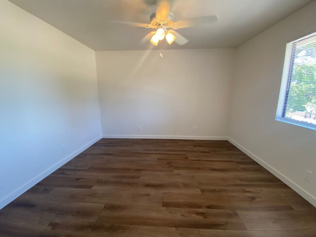 Building Photo - Downtown Duplex