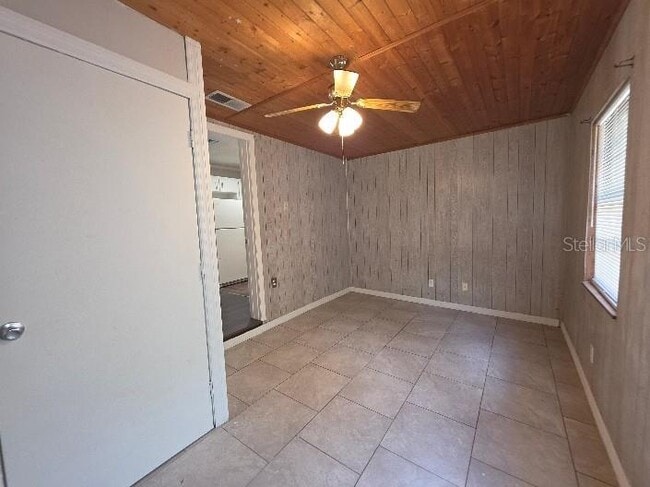 Building Photo - 843 Grove Ave