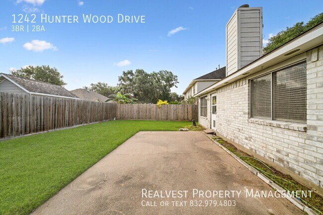 Building Photo - 1242 Hunter Wood Dr