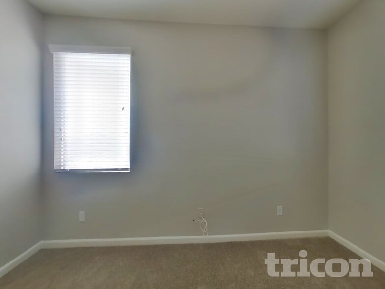 Building Photo - 1895 Bramblewood Dr