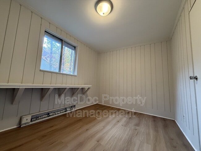 Building Photo - 900 Lakeview Pkwy