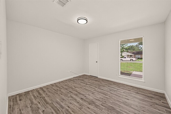 Building Photo - 22314 N Fork Dr