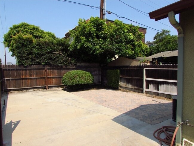 Building Photo - 1521 Grismer Ave