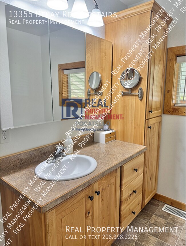 Building Photo - 13355 N Dekay Rd