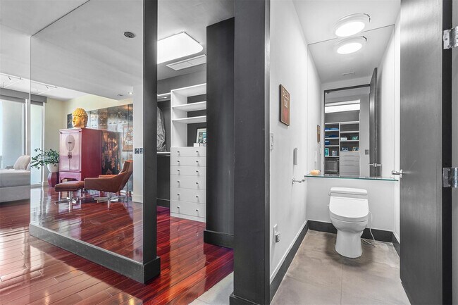 Building Photo - 715 Bayshore Dr