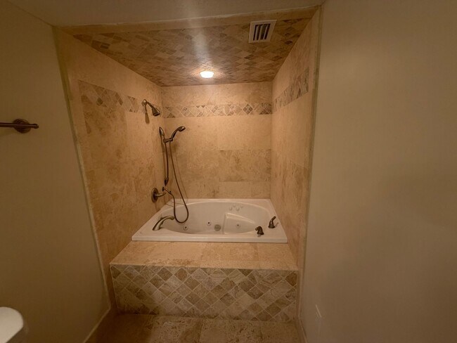 Building Photo - Ocean Front Condo Rental