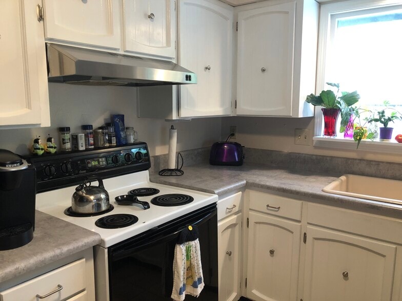 Building Photo - 228 Teakwood Dr