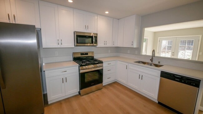 Building Photo - Fully Upgraded Mira Mesa Home w/solar panels, Garage, Washer/Dryer & Private Yard