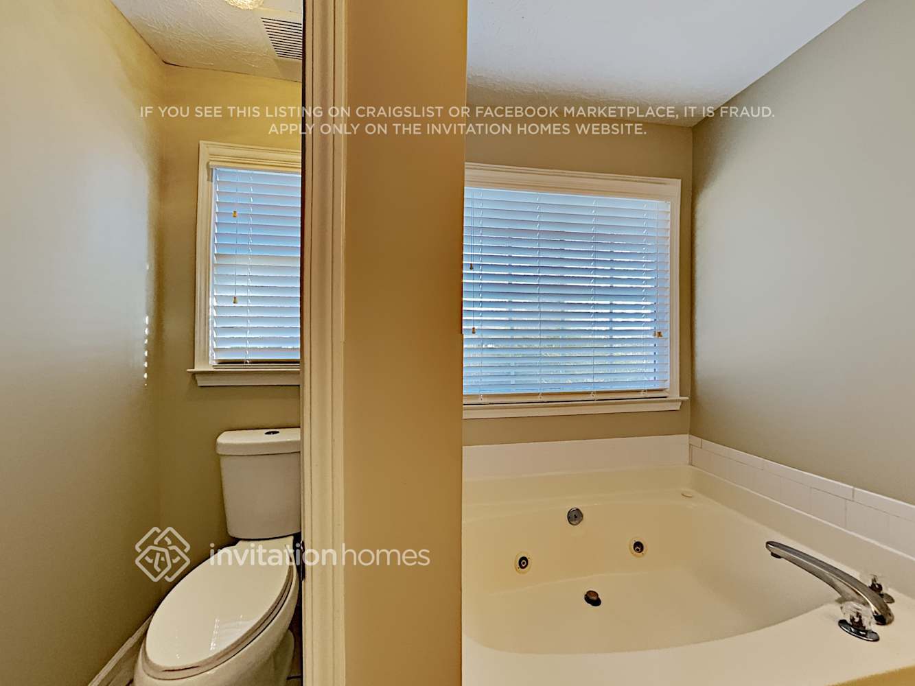 Building Photo - 3925 Riversong Dr NW