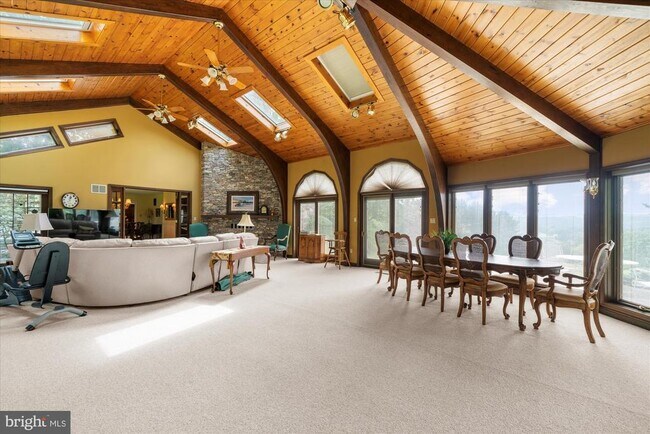 Building Photo - 451 Merlin Rd
