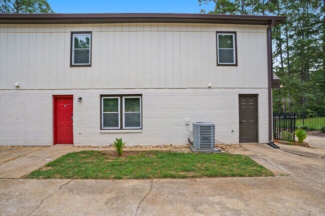 Building Photo - 9285 Cedar Ridge Dr NW