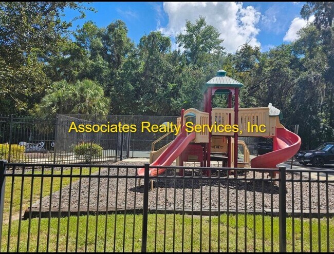 Building Photo - Spacious 4-Bedroom Home with Office in Portofino!  LOOK!