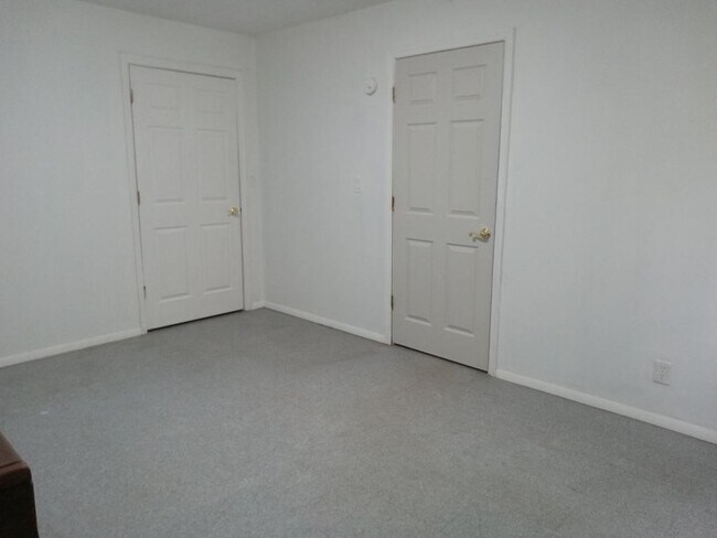 Building Photo - 545 Farrell St - B