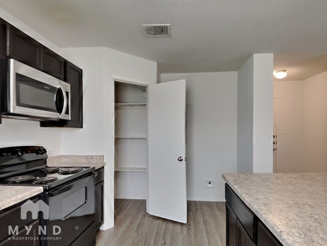 Building Photo - 9405 Apple Ridge Ln