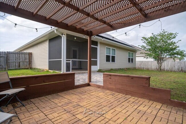 Building Photo - 8753 Bradfield Dr