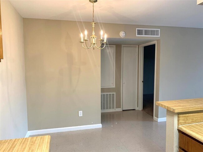 Building Photo - 2200 Cypress Landing Rd