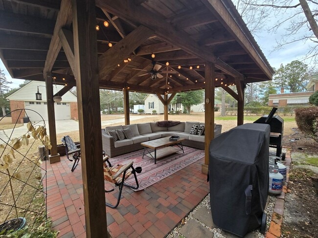 Building Photo - 409 N Fulton St