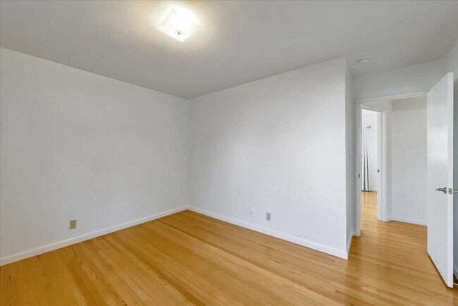 Building Photo - MID-CENTURY MODERN ON WILLOW GLEN BORDER -  SPACIOUS LOT