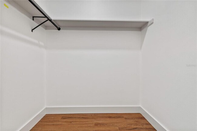 Building Photo - 2727 W Chestnut St