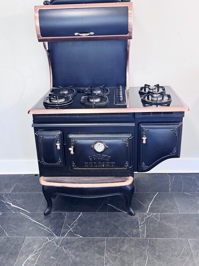 Building Photo - 1880 E Broad St