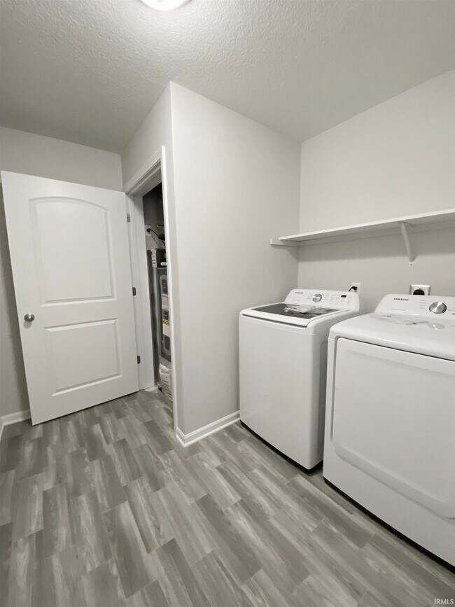Building Photo - 3599 Canal Square Dr