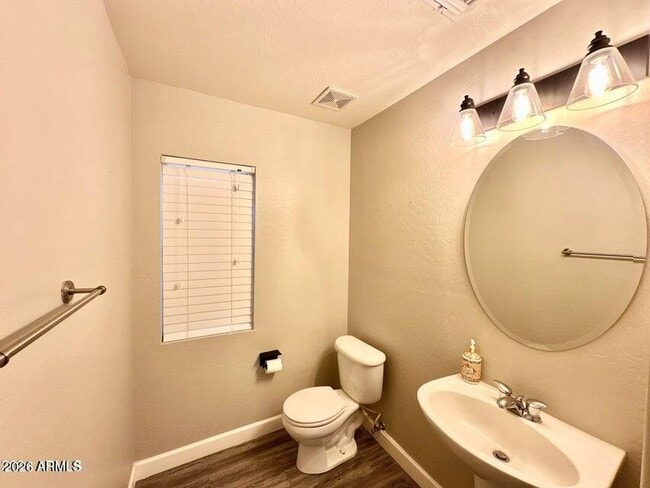 Building Photo - 11569 W Cinnabar Ave