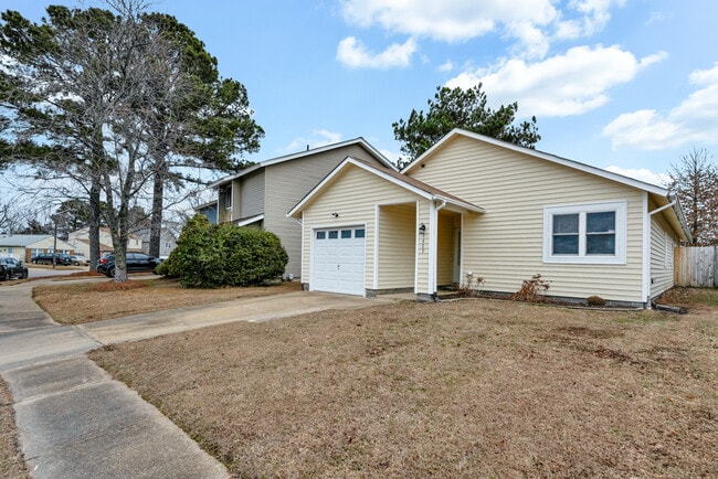 Building Photo - 1400 Riverside Dr