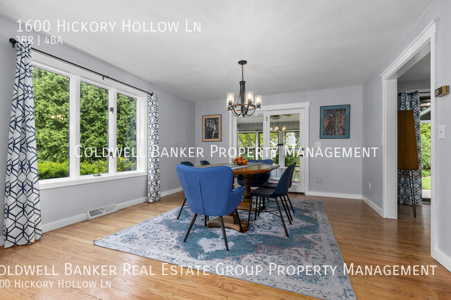 Building Photo - 1600 Hickory Hollow, Menasha