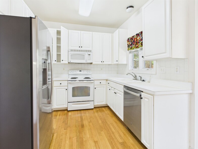 Building Photo - 401 Portwest Terrace