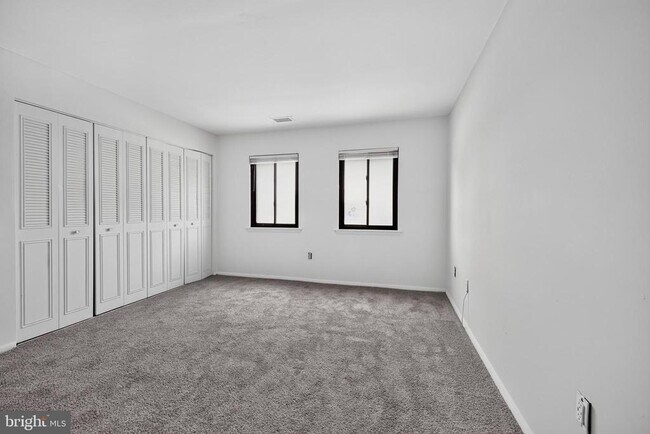 Building Photo - 1001 White Oak Rd