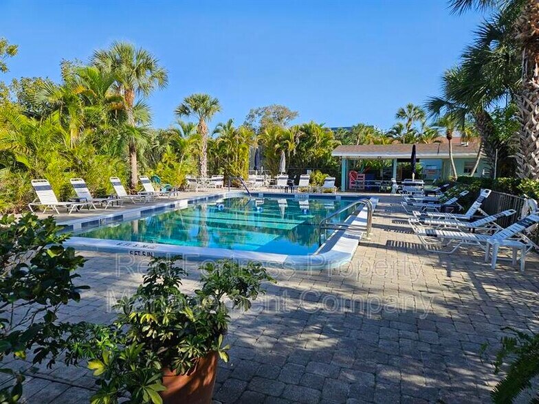 Building Photo - 8127 Country Rd