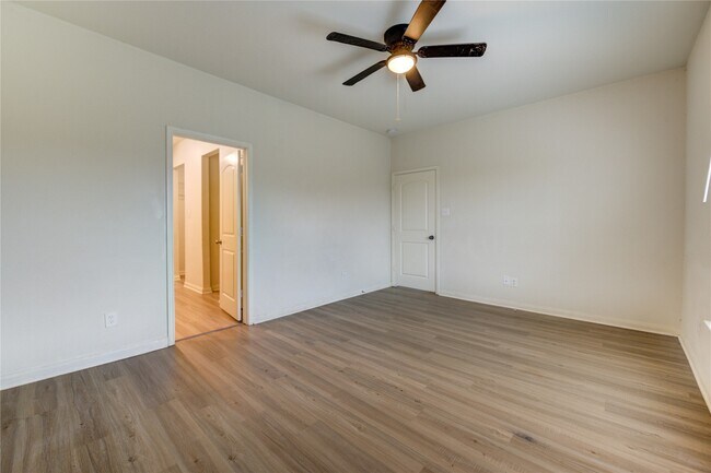 Building Photo - 3001 Iron Woods Dr