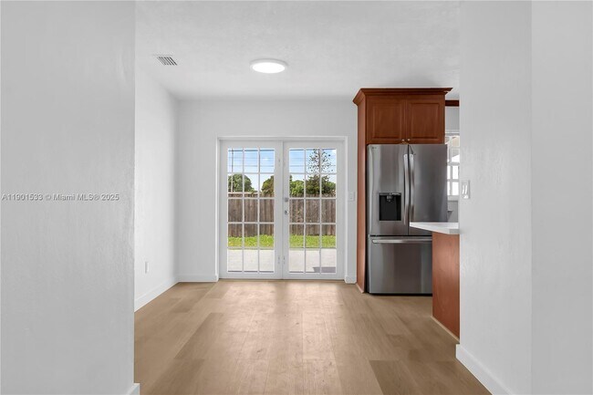 Building Photo - 4900 SW 106th Ave