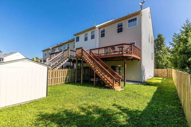 Building Photo - Twin Arch