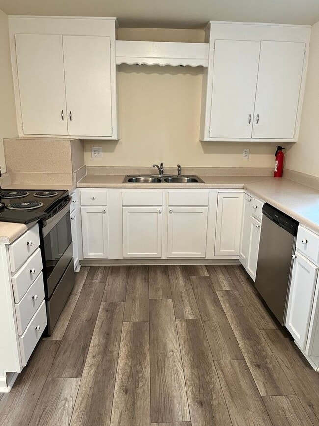 Building Photo - Remodeled 3 Bedroom Home in Boulevard Neighborhood