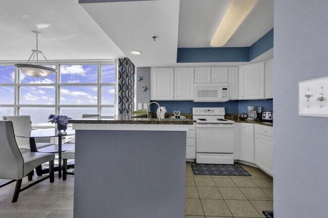 Building Photo - 2506 N Ocean Blvd