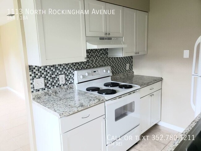 Building Photo - Tavares 1 Bed 1 Bath Apartment