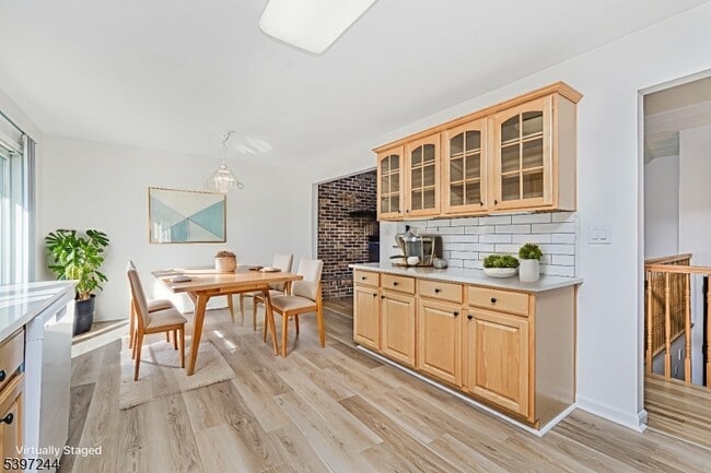 Building Photo - 17 Throckmorton Ln