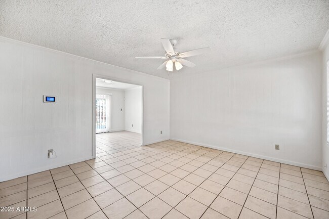 Building Photo - 2208 N 47th Ln