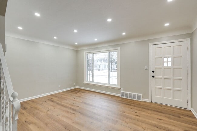 Building Photo - Welcome to a well-maintained 3-bedroom 1-bath home - Willowick, OH 44095