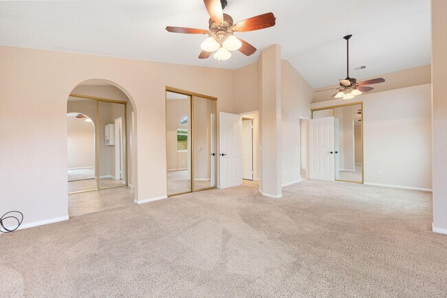 Building Photo - 44030 Mariposa Ct