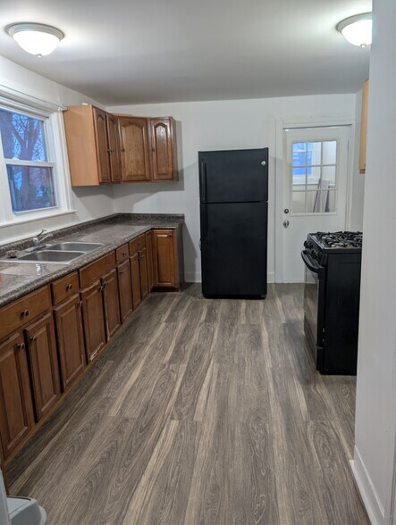 Kitchen - 1532 Sunset Ave