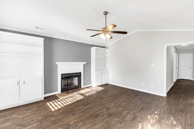 Building Photo - An adorable home! Pets Welcome!